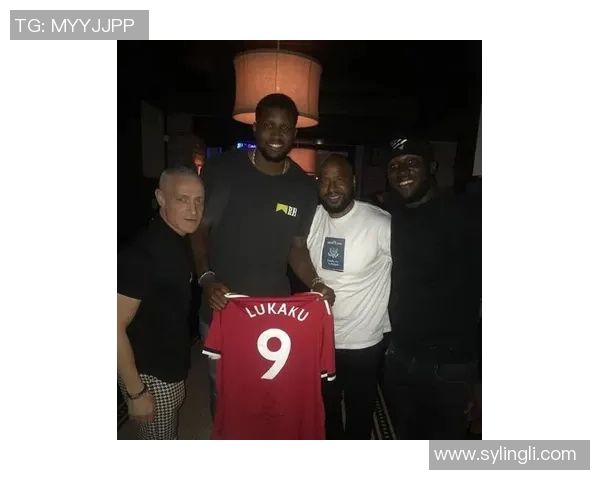 足球明星们在社交媒体平台上分享生活点滴与比赛动态的热潮分析